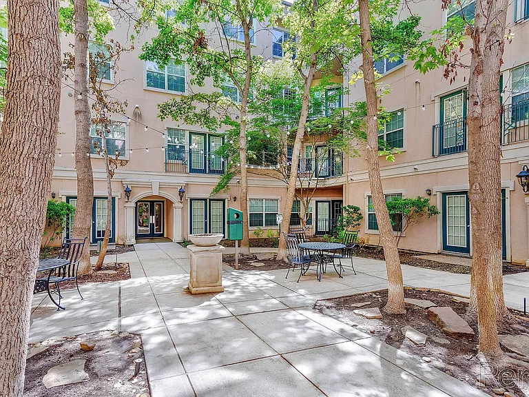 Villas at Katy Trail Apartments — Photo 9