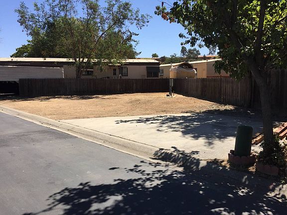 2nd image of 9360 N Blackstone Ave Spc 163