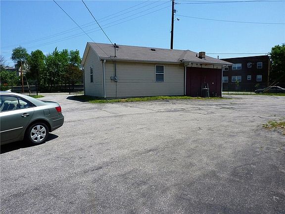 2nd image of 2454 N Illinois St