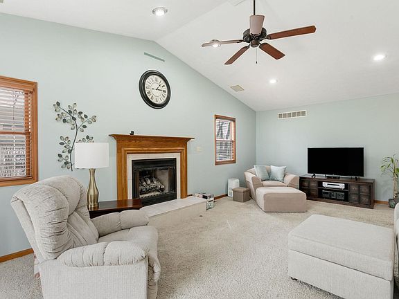 4th image of 53608 Arrowwood Dr