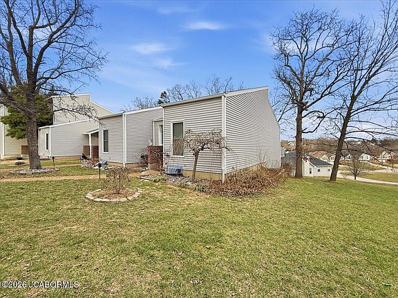 3rd image of 657 Hiddenwood Ct