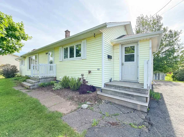 18 Laurie Dr, Charlottetown, PE C1A 5M8