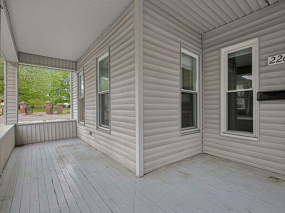 2nd image of 226 W Union St