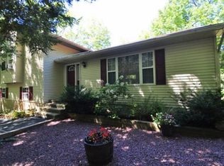 1240 Glenbrook Rd, Bartonsville, PA 18321