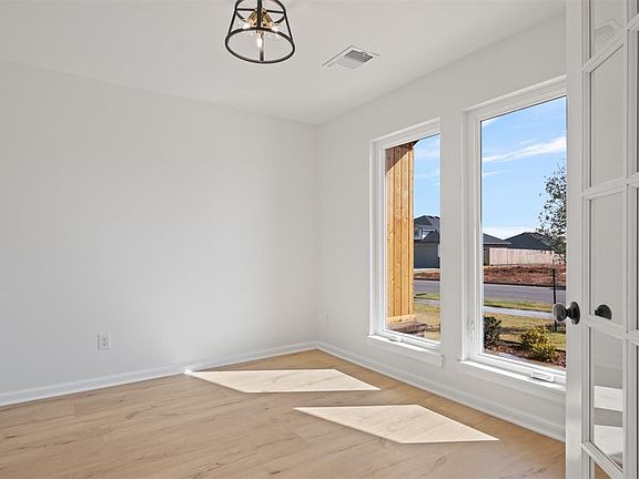 4th image of 3205 Mount Nebo Dr