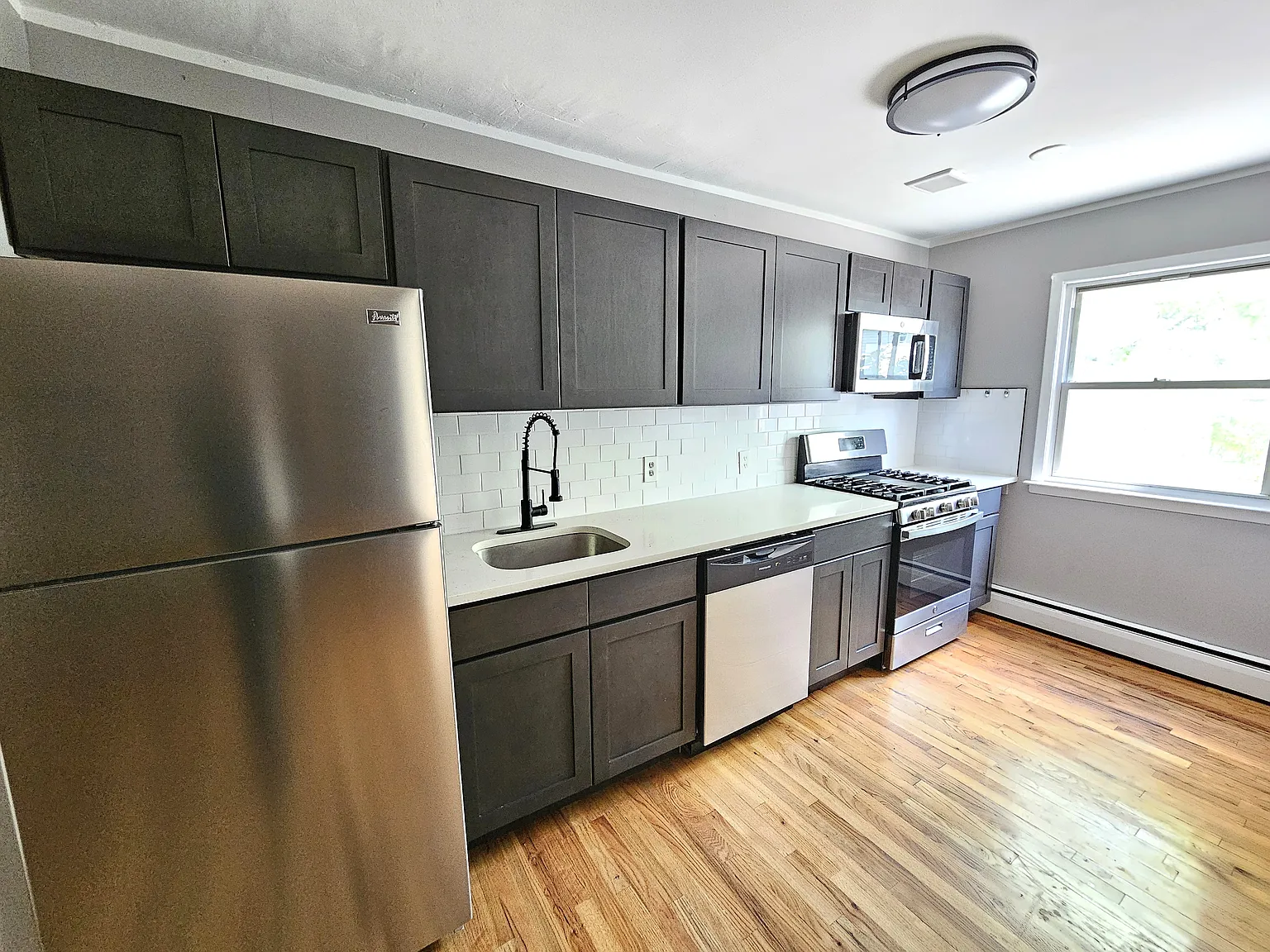 2 bed, 1200 sqft, $2,000 — Photo 4