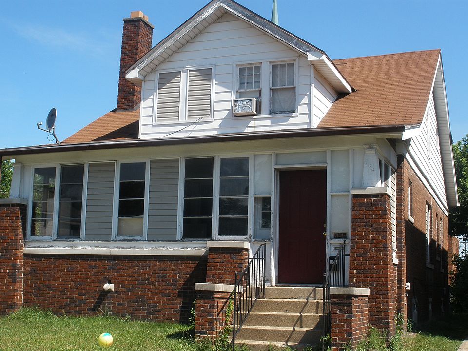 1st image of 664 W Brentwood St