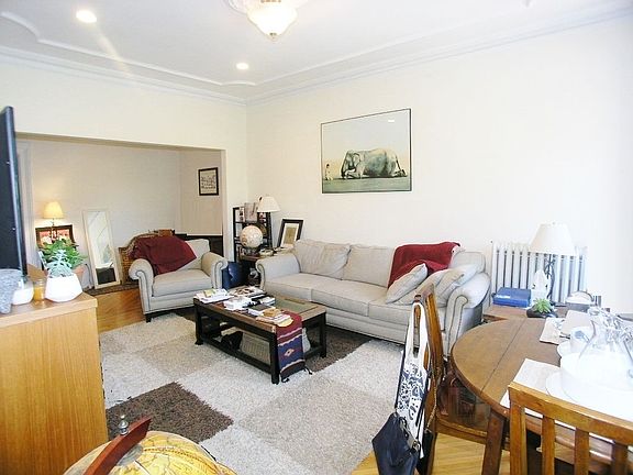 3rd image of 415 1st St #2