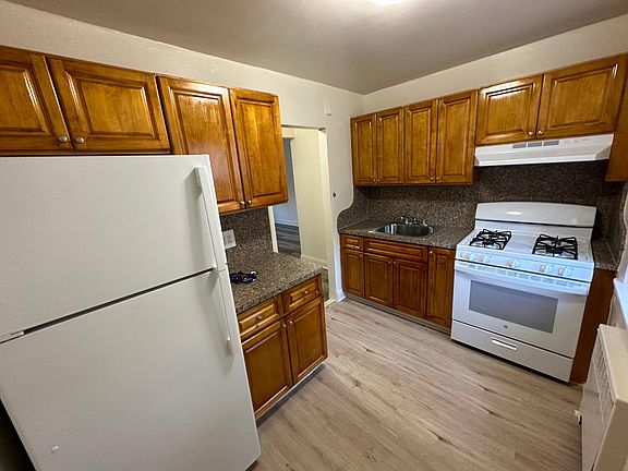 2nd image of 10 Claire Ct #2A