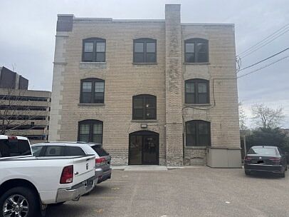 4th image of 900 Centennial Pl #19