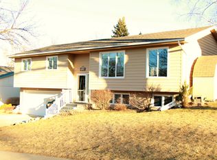 3208 E Oak St, Sioux Falls, SD 57103