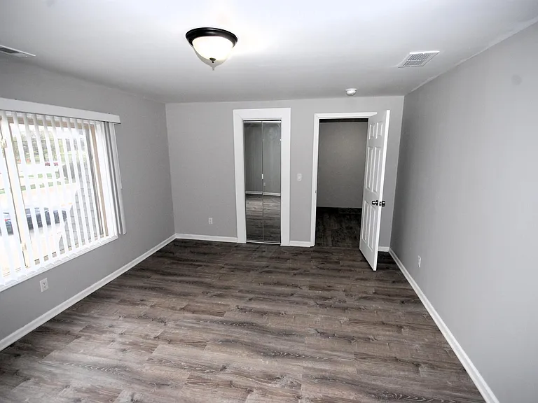 1872 Champaign Rd — Photo 15