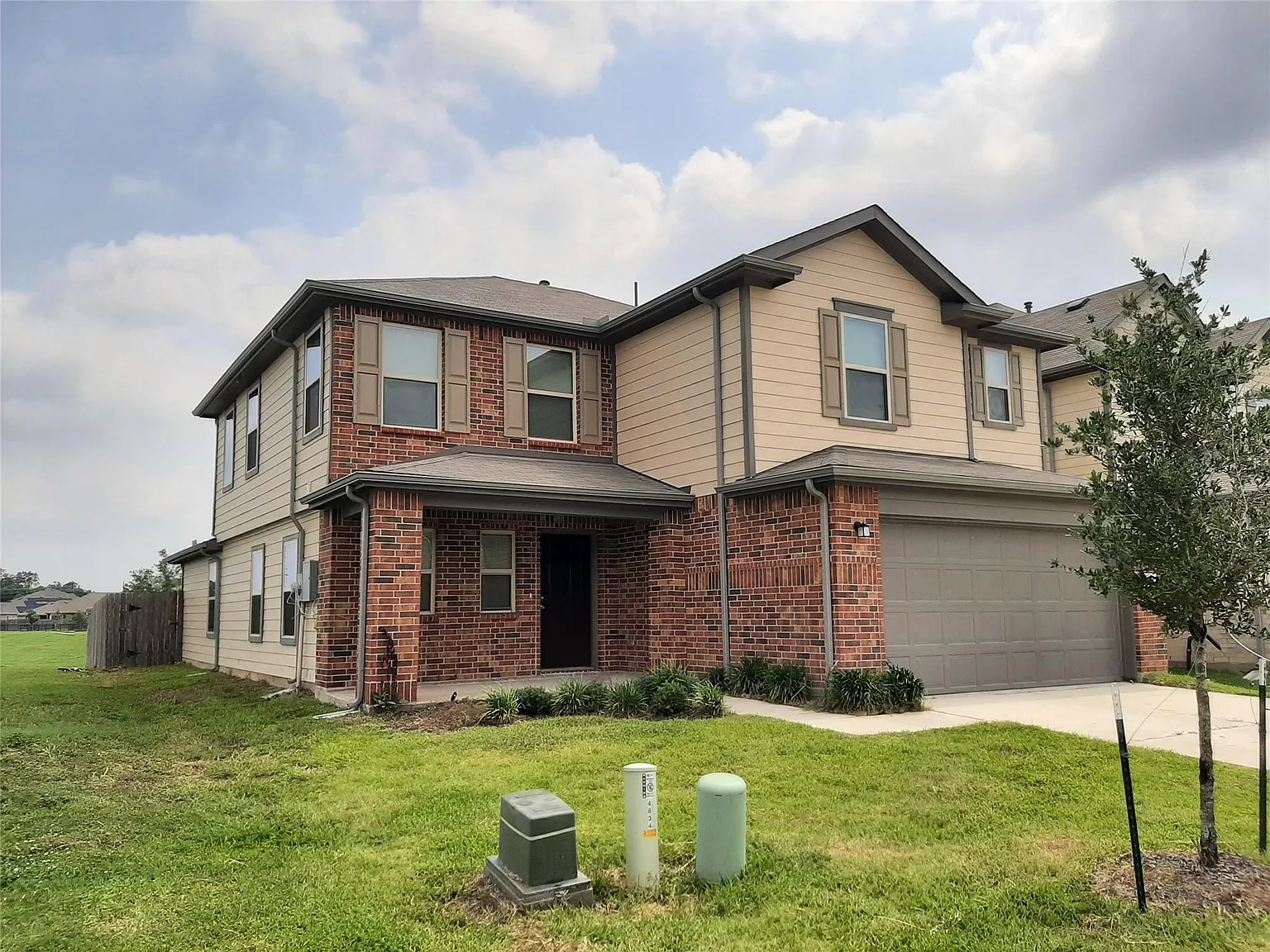 4 bed, 2.5 bath, 2630 sqft, $2,395 — Photo 2