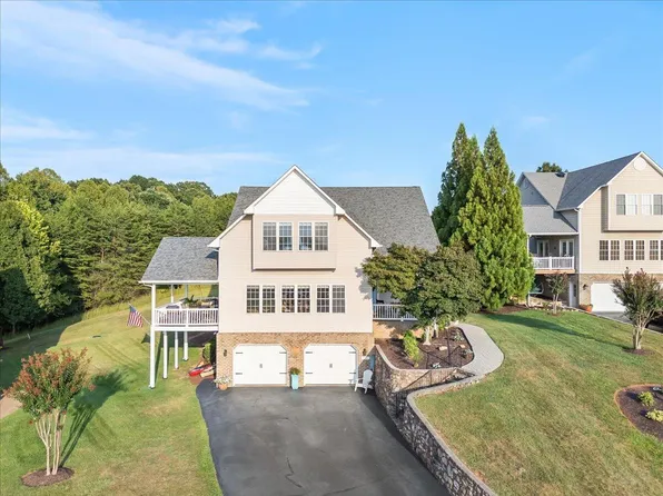 435 Lands End Cir, Union Hall, VA 24176