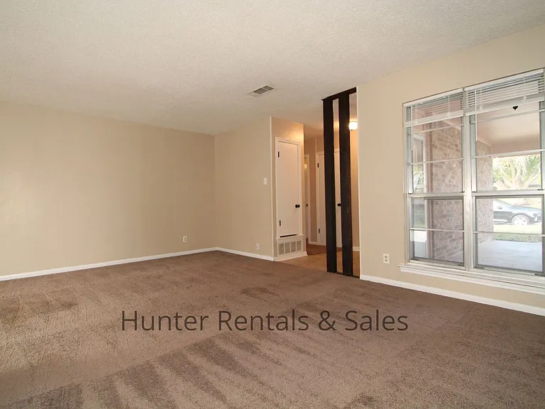 2810 Lawndale St — Photo 7