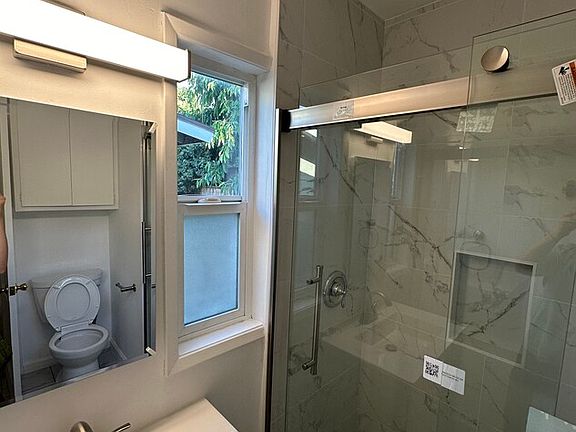 4th image of 5558 Colbath Ave #5558