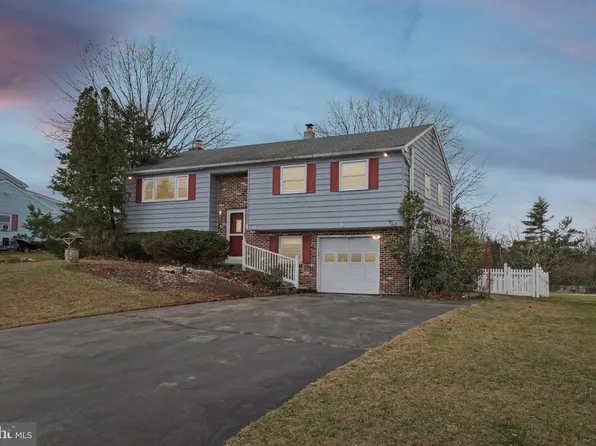 1275 Winchester Pl, Red Hill, PA 18076