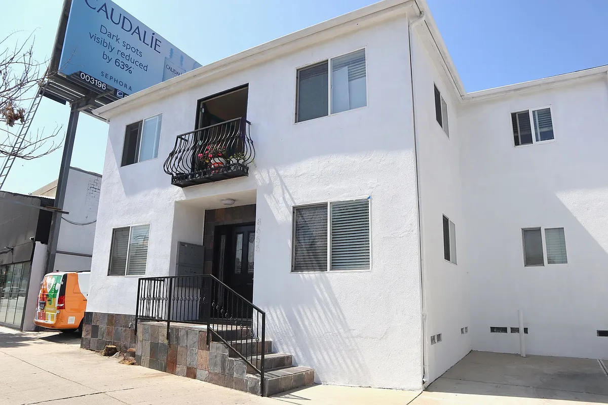 Building Photo - 8655 W Pico Blvd #6