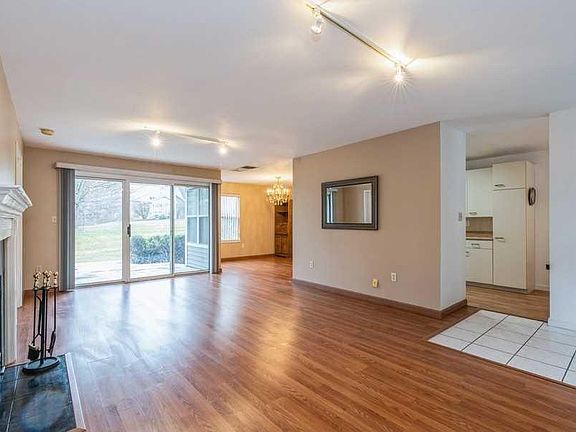 3rd image of 505 Continental Dr #1