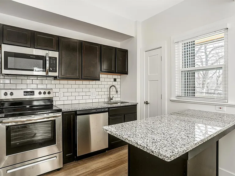 89 W Philadelphia St #7 — Photo 2