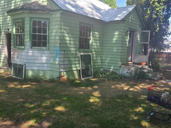 403 N Cherry St, Shoshone, ID 83352