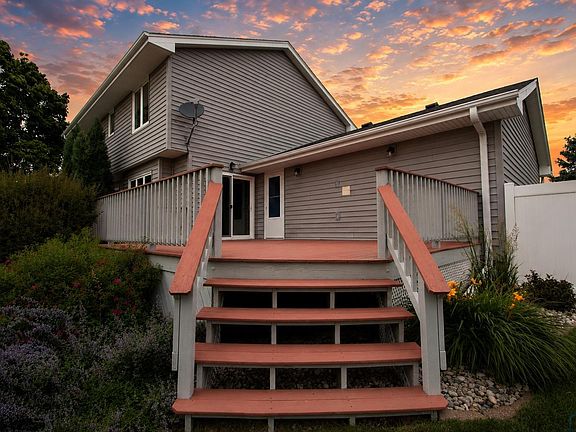 5th image of 111 Golden Dr