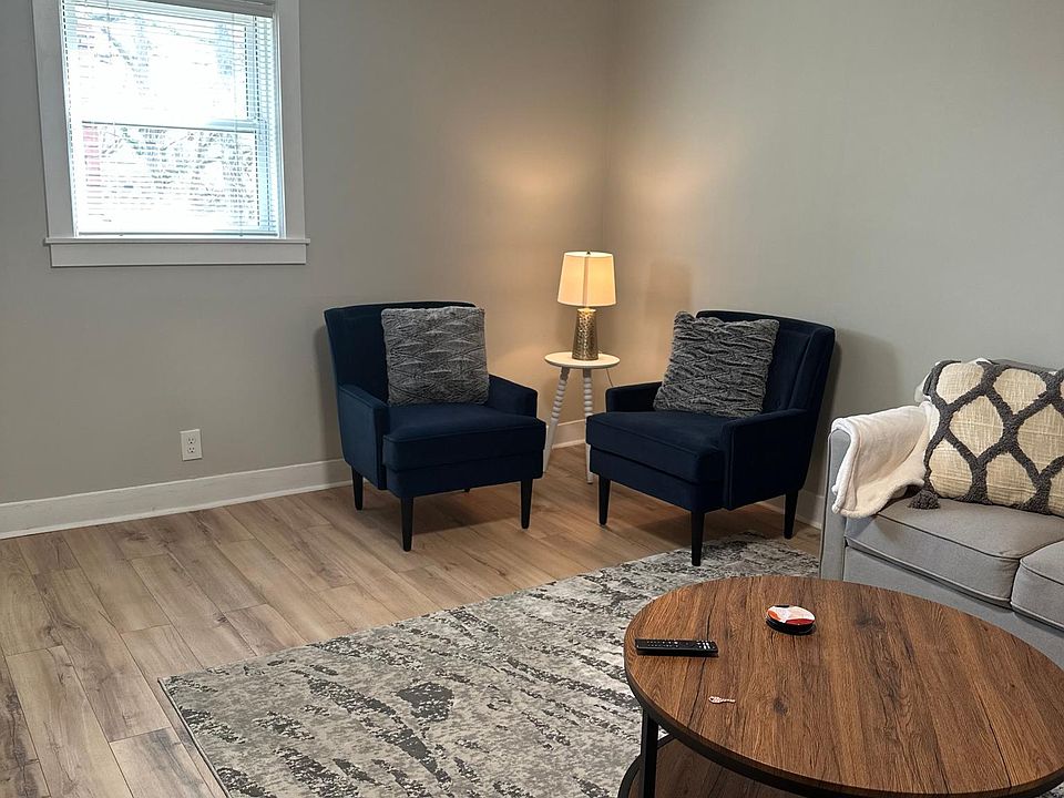 living room quiet sitting area