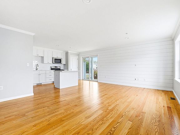 3rd image of 138 Elm St APT 35