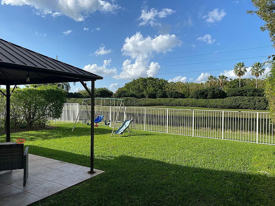 1st image of 341 Bermuda Springs Dr