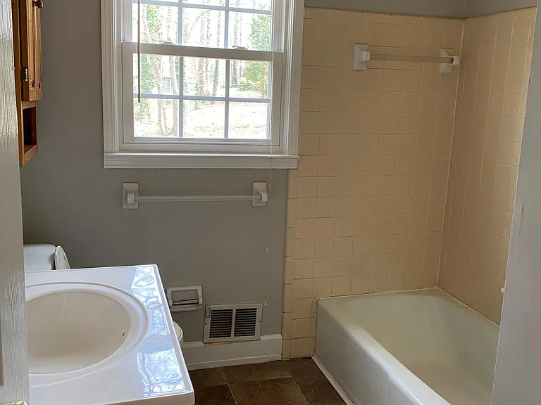 Hall full bath