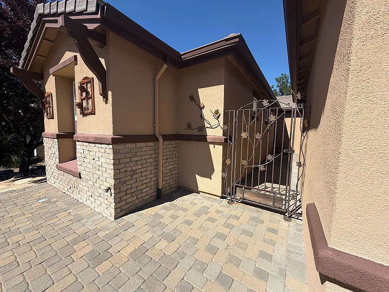 485 Cicada Ct — Photo 3