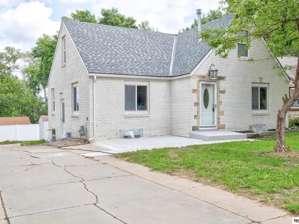 3300 S 48th St, Lincoln, NE 68506