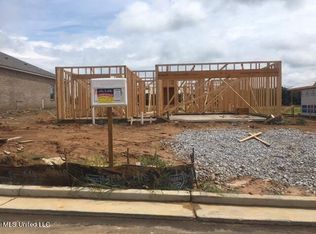 144 Twin Lakes Dr, Byhalia, MS 38611