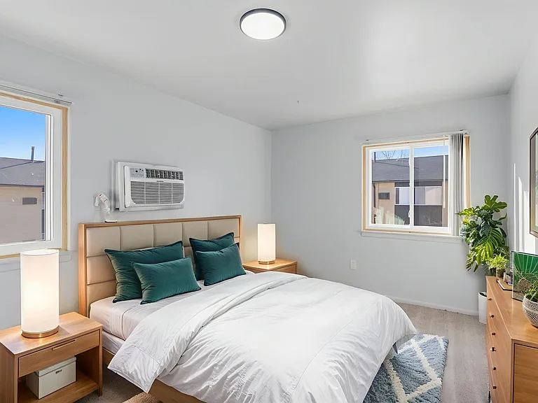 Hubbard Apartments — Photo 15