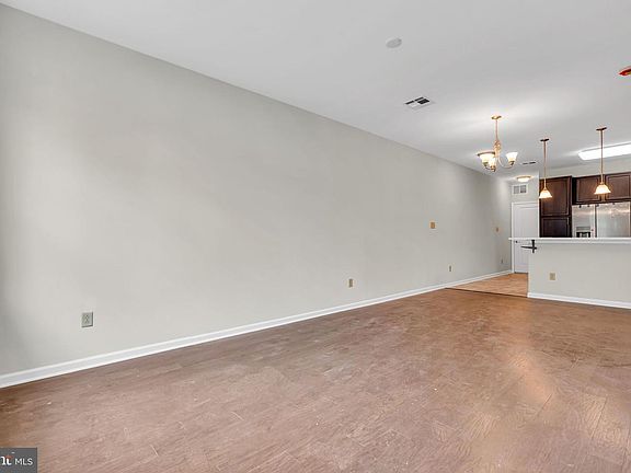 4th image of 3 Rowand Way E