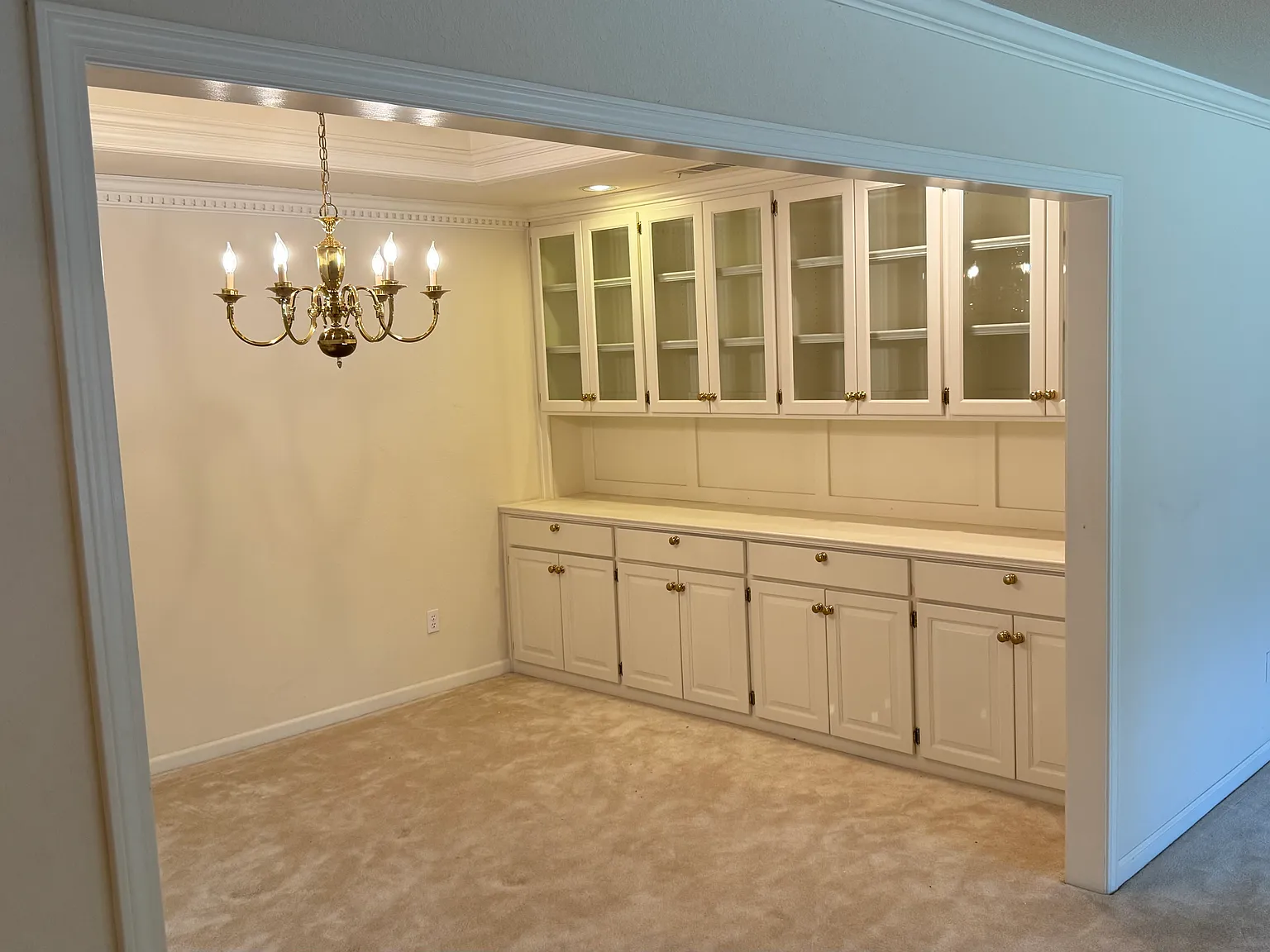 4 bed, 2.5 bath, 2754 sqft, $4,400 — Photo 4