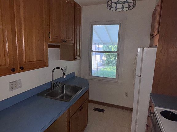 5th image of 349 Chestnut St