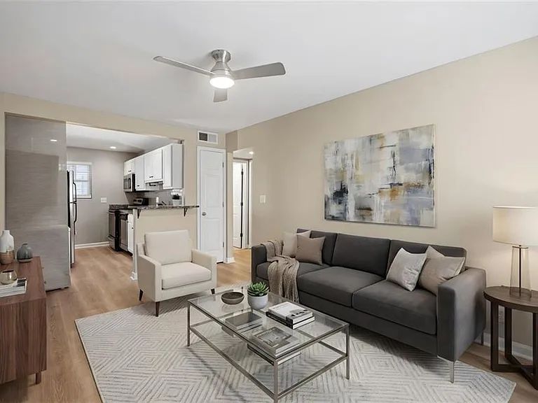 210 Sampson St NE #5 — Photo 5