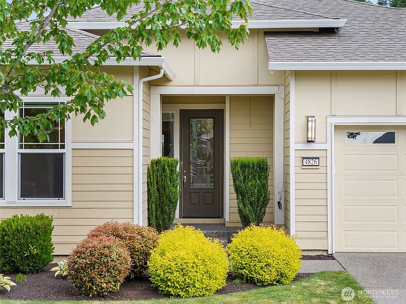 3rd image of 4826 Meriwood Drive NE