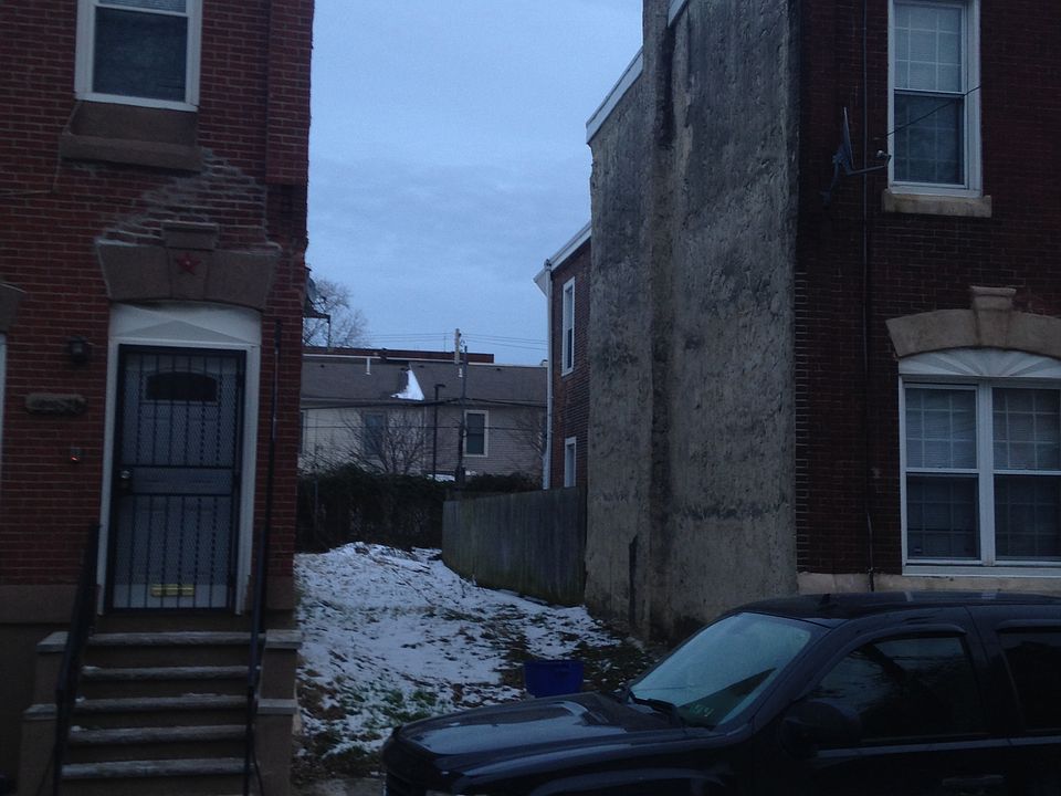 2nd image of 2249 N Sydenham St