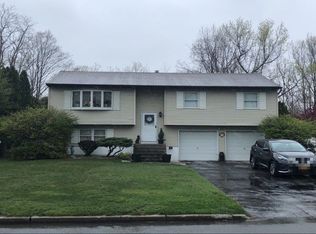 95 Creamery Dr, New Windsor, NY 12553