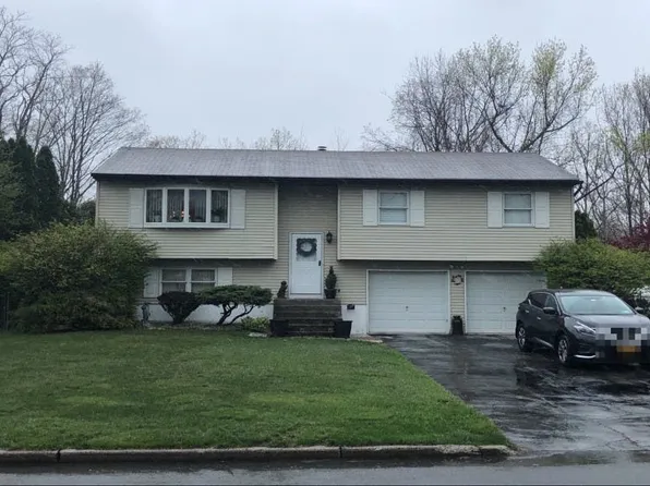 95 Creamery Dr, New Windsor, NY 12553