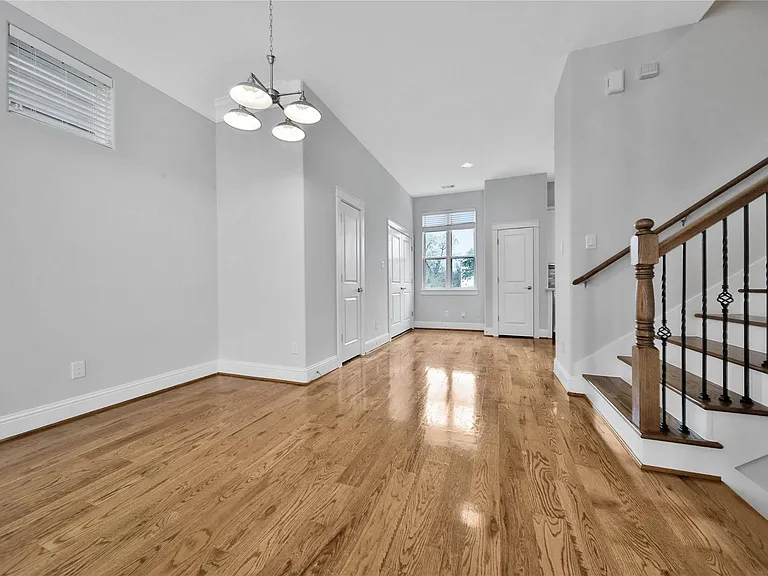 626 E 28th St — Photo 14