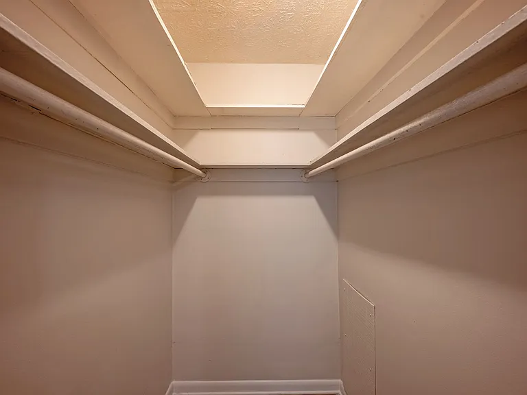 Grand Oaks Apartment — Photo 18