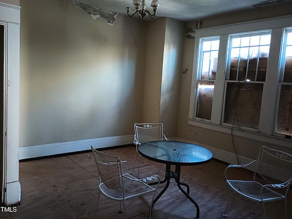 4th image of 835 Sunset Ave