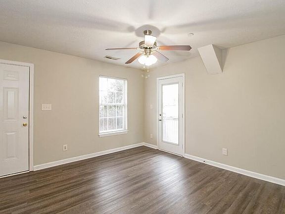 3rd image of 1640B Golf Club Ln