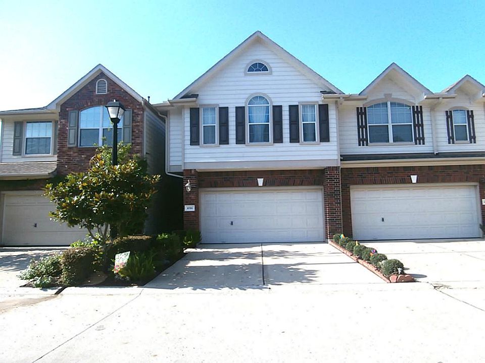 Welcome home! Beautiful and spacious townhouse located in the heart of Houston! Minutes to Galleria,