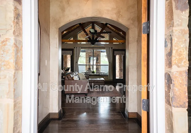 303 Schneider St — Photo 8