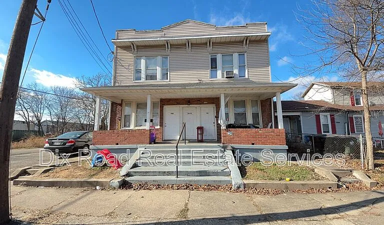 702 Baltimore St — Photo 1