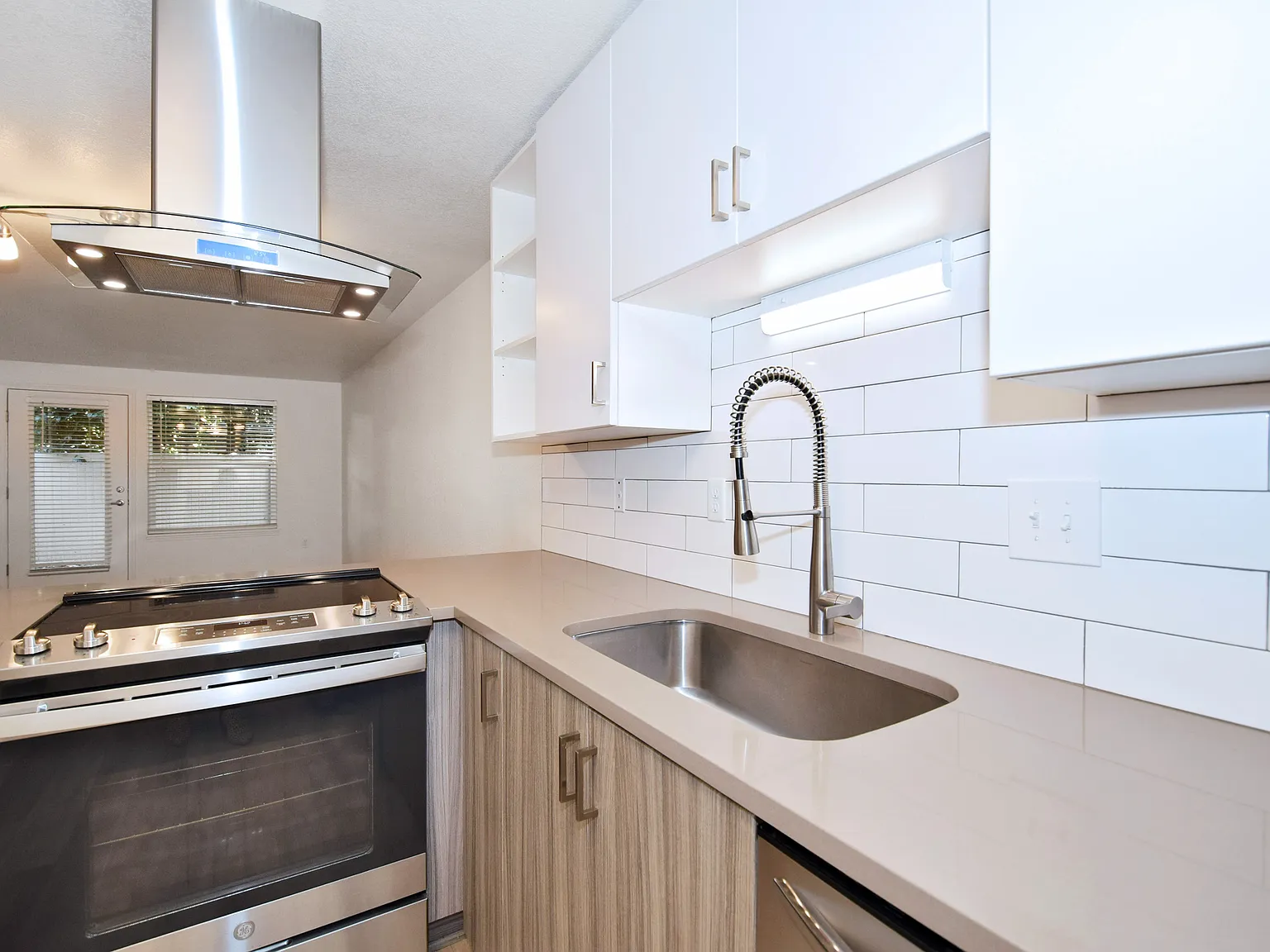 5370 Lakeview Blvd — Photo 2
